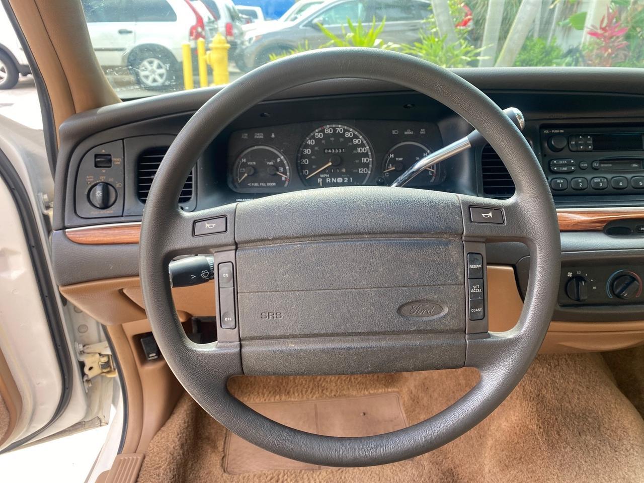 1995 Ford Crown Victoria LOW MILES 43,331 Pompano Beach FL
