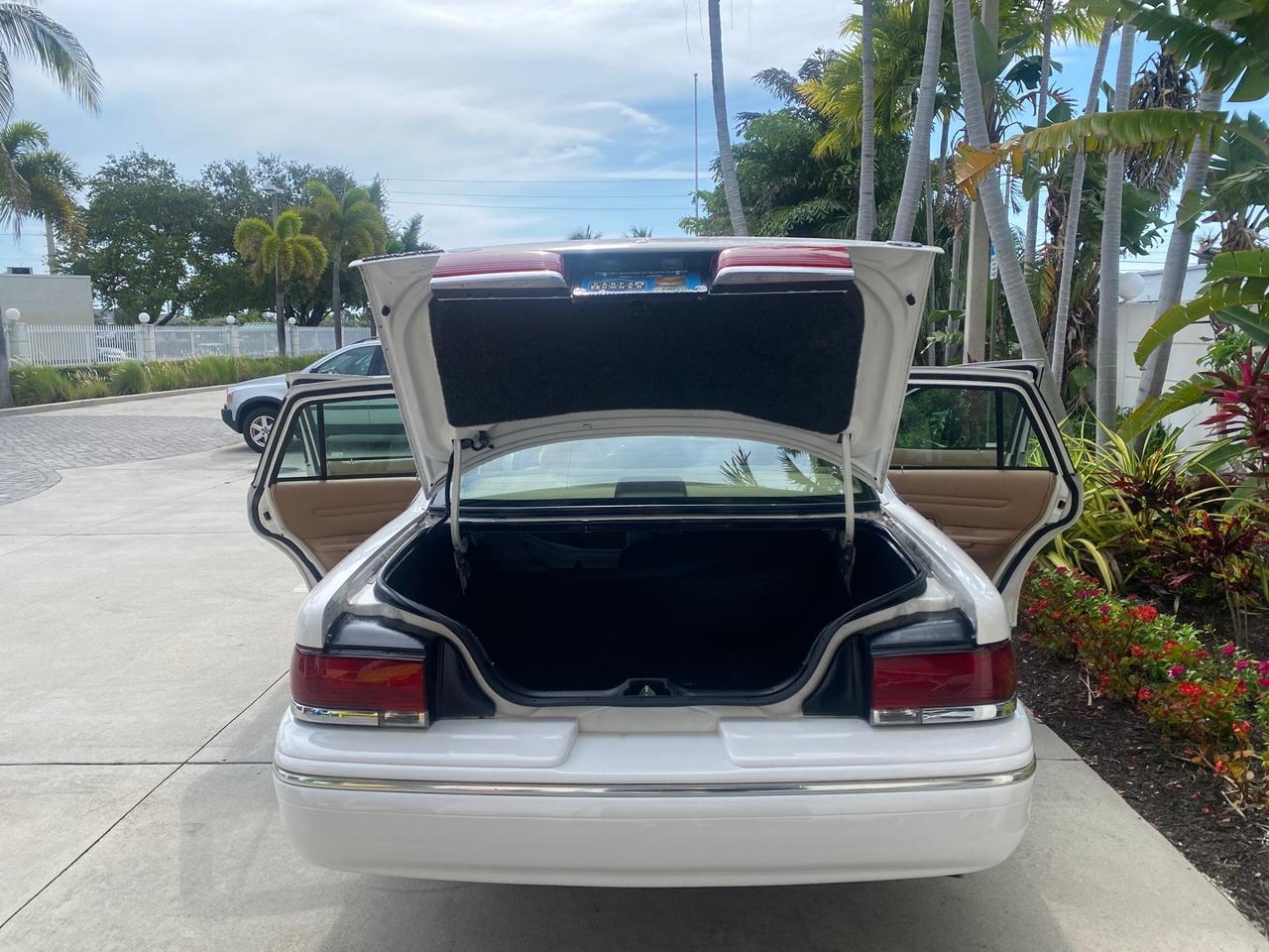 1995 Ford Crown Victoria LOW MILES 43,331 Pompano Beach FL