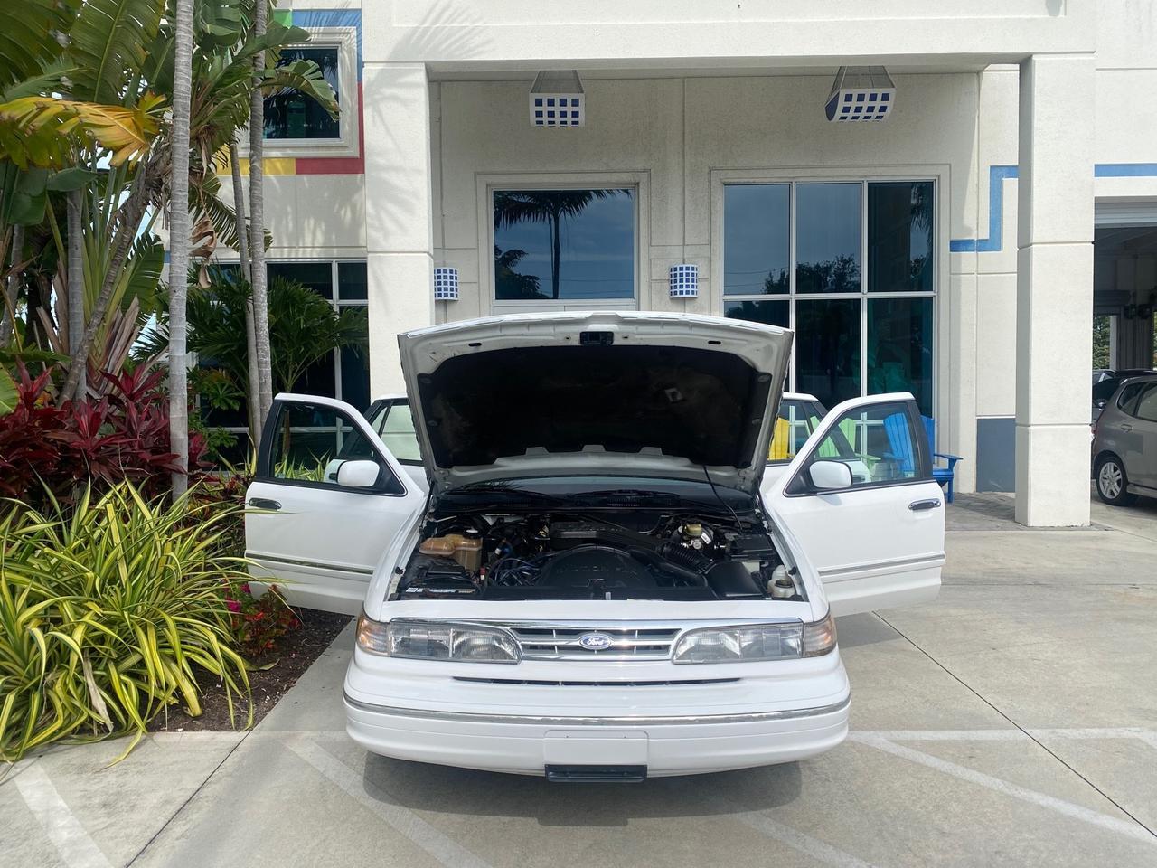 1995 Ford Crown Victoria LOW MILES 43,331 Pompano Beach FL