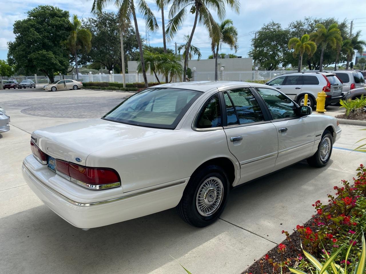1995 Ford Crown Victoria LOW MILES 43,331 Pompano Beach FL