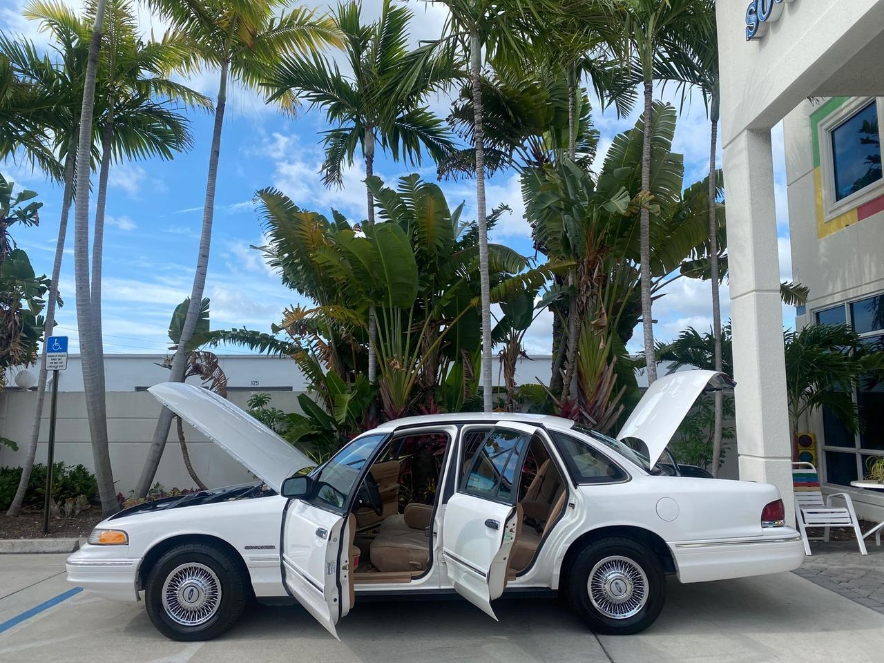1995 Ford Crown Victoria LOW MILES 43,331 Pompano Beach FL