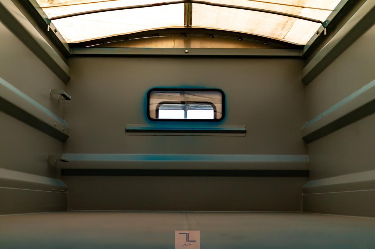 1995 Freightliner Grain Truck Tandem Axle Diesel Manual Red Deer AB