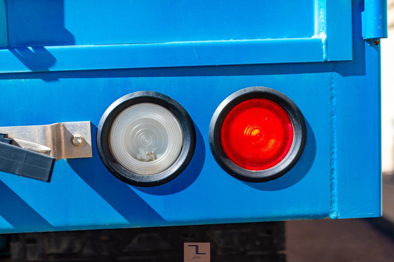 1995 Freightliner Grain Truck Tandem Axle Diesel Manual Red Deer AB