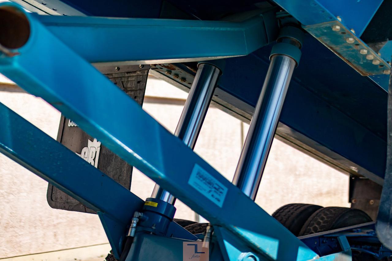 1995 Freightliner Grain Truck Tandem Axle Diesel Manual Red Deer AB