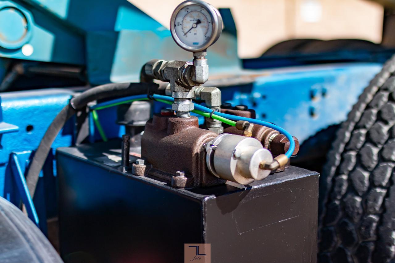 1995 Freightliner Grain Truck Tandem Axle Diesel Manual Red Deer AB