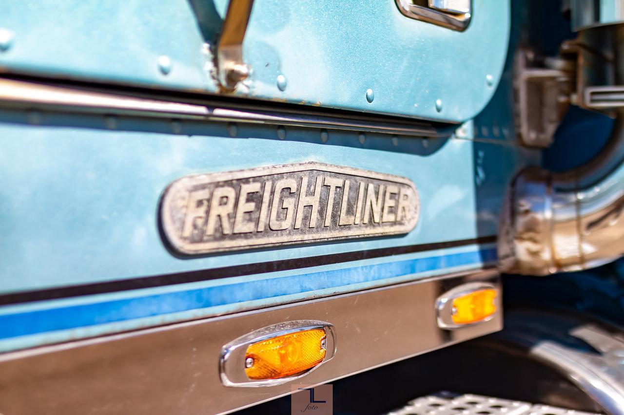 1995 Freightliner Grain Truck Tandem Axle Diesel Manual Red Deer AB