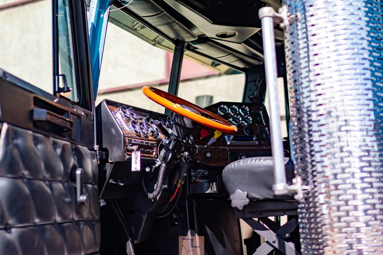 1995 Freightliner Grain Truck Tandem Axle Diesel Manual Red Deer AB