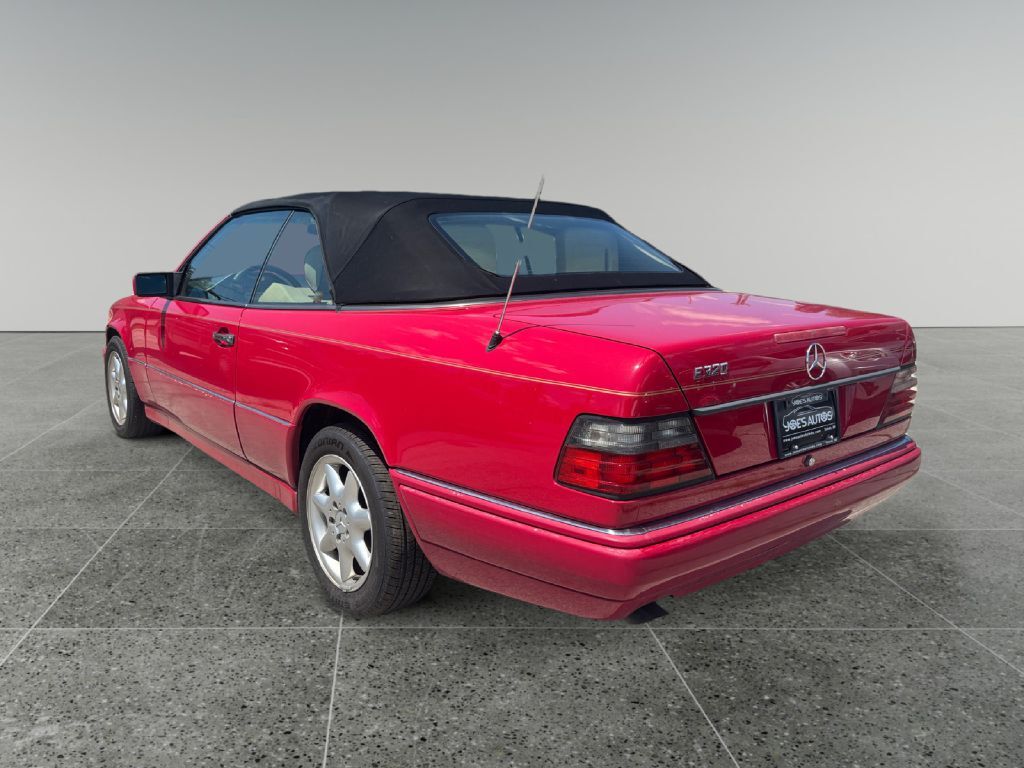 1995 MERCEDES-BENZ E-CLASS E320