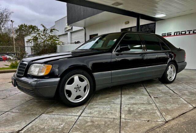 1995 Mercedes-Benz S-Class S320 sedan