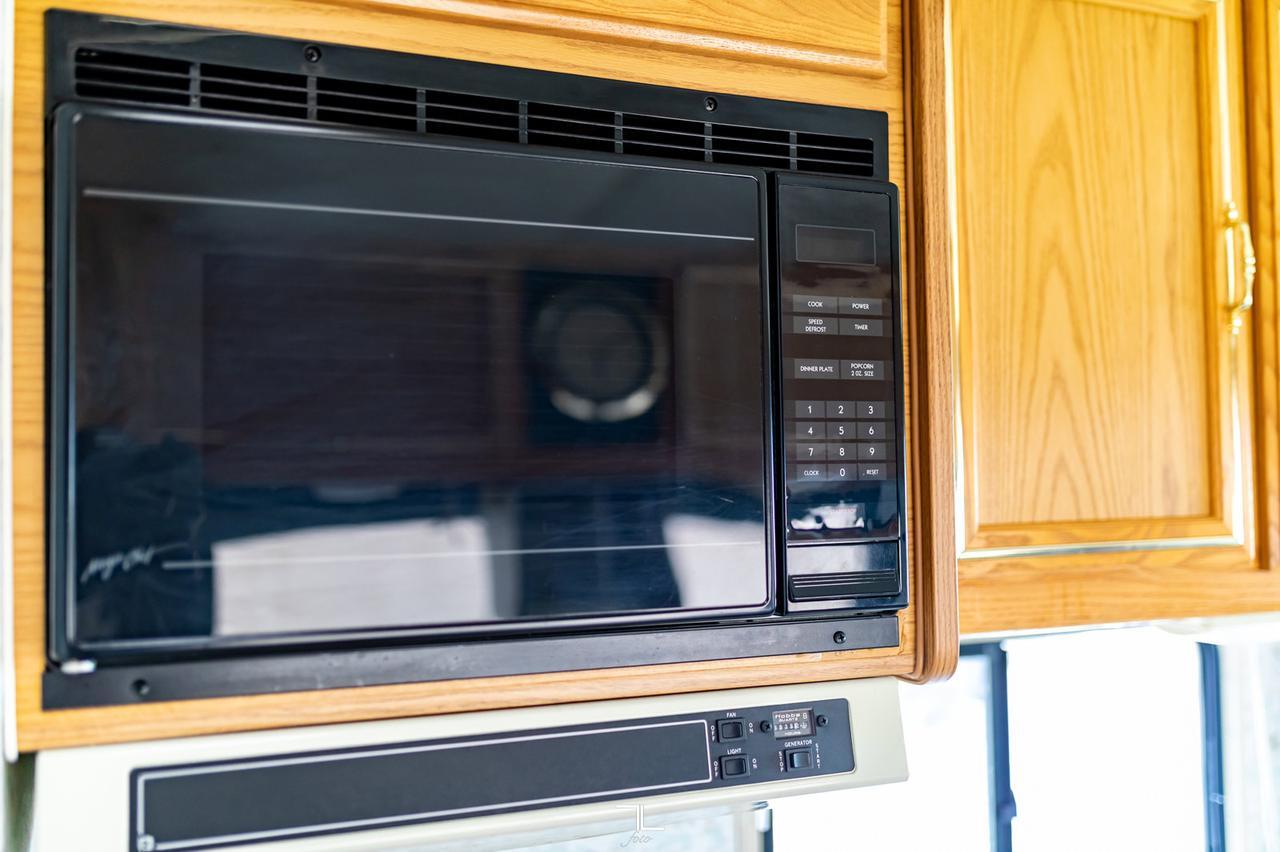 1995 Winnebago Itasca 32 Ft. Motorhome Red Deer AB