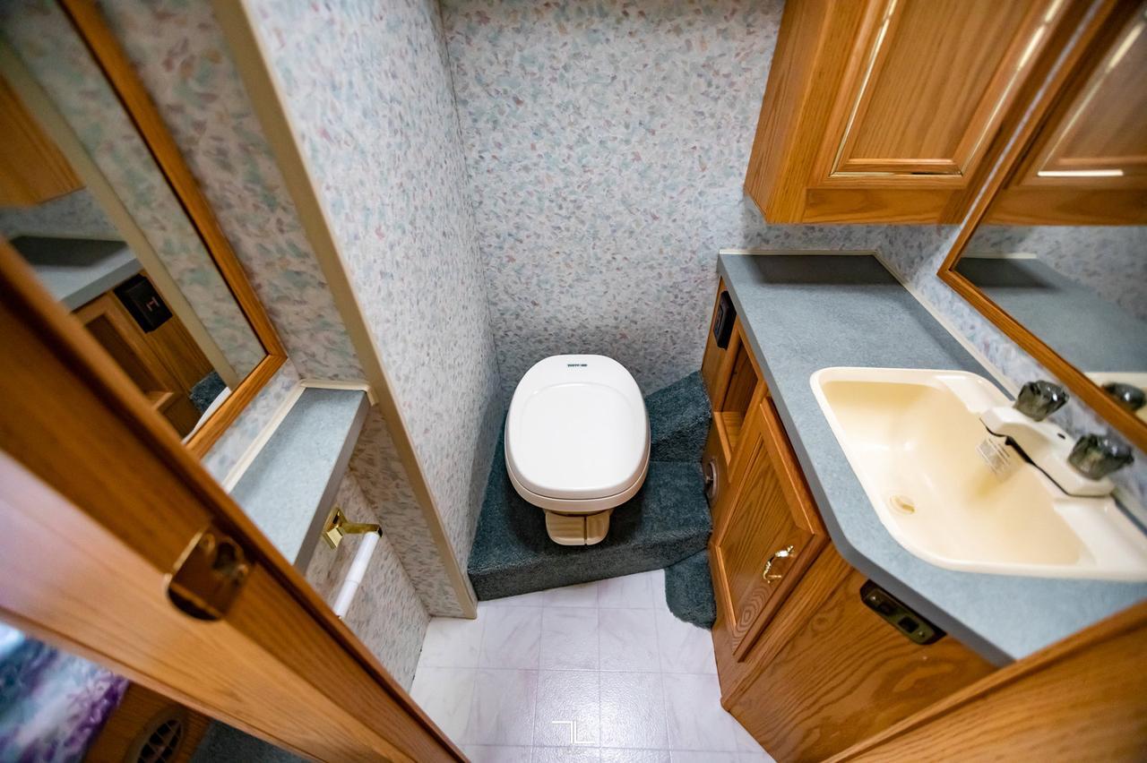 1995 Winnebago Itasca 32 Ft. Motorhome Red Deer AB