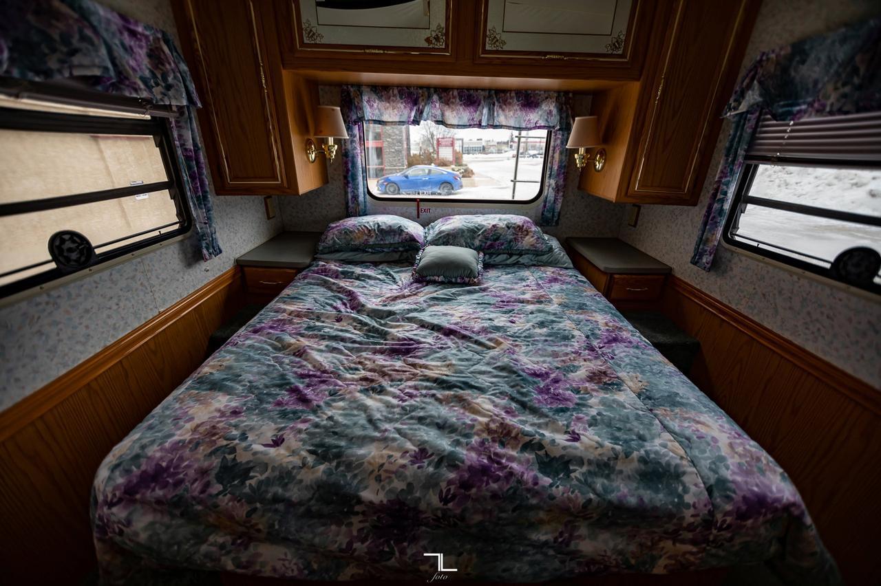 1995 Winnebago Itasca 32 Ft. Motorhome Red Deer AB