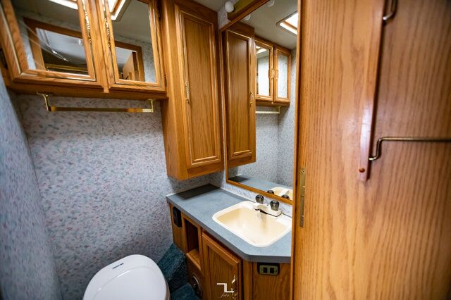 1995 Winnebago Itasca 32 Ft. Motorhome Red Deer AB