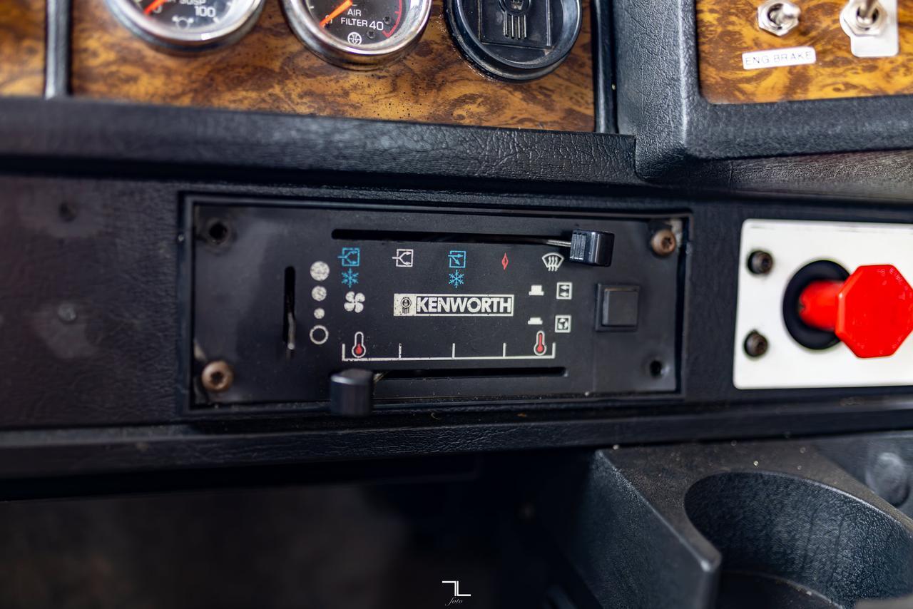 1996 Kenworth T-800B Daycab Cab & Chassis Heavy Spec Red Deer AB