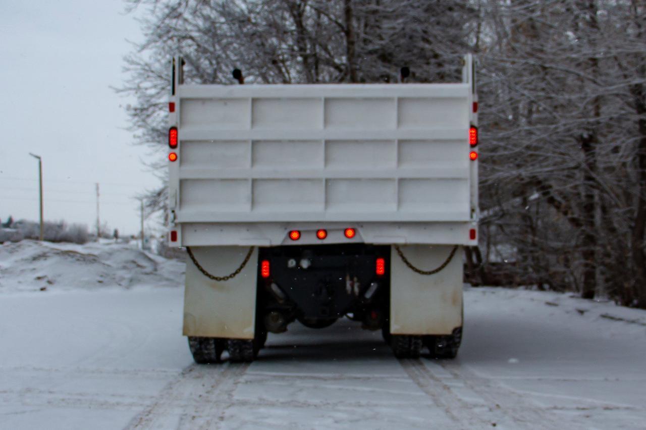 1997 KENWORTH T-800 TANDEM AXLE Red Deer AB