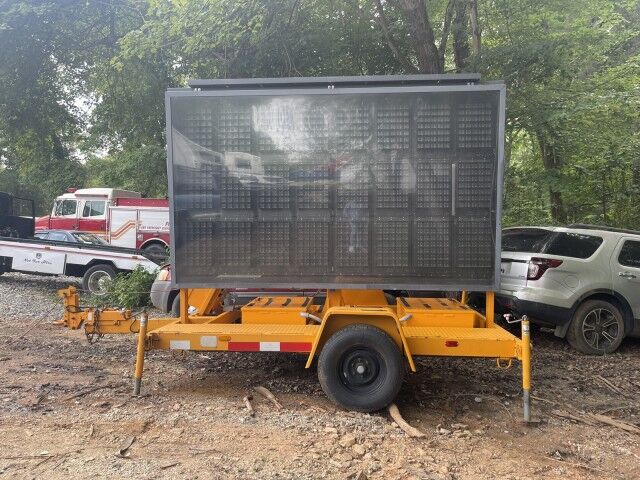 1997 Precision SMC1000 Signboard Trailer LED Message Center