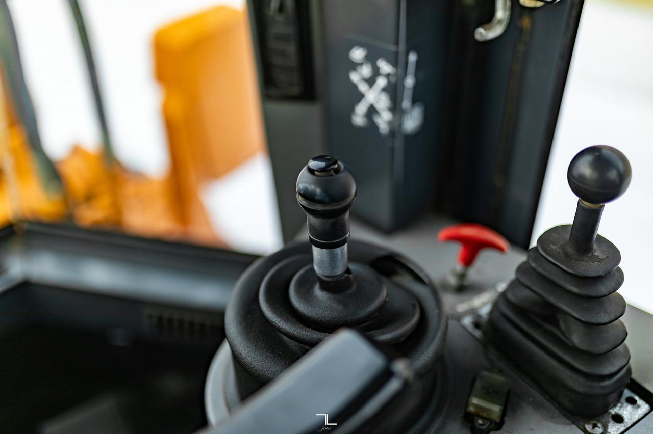 1998 Case 621B XT Wheel Loader Bucket Diesel with 4 Attachments Red Deer AB