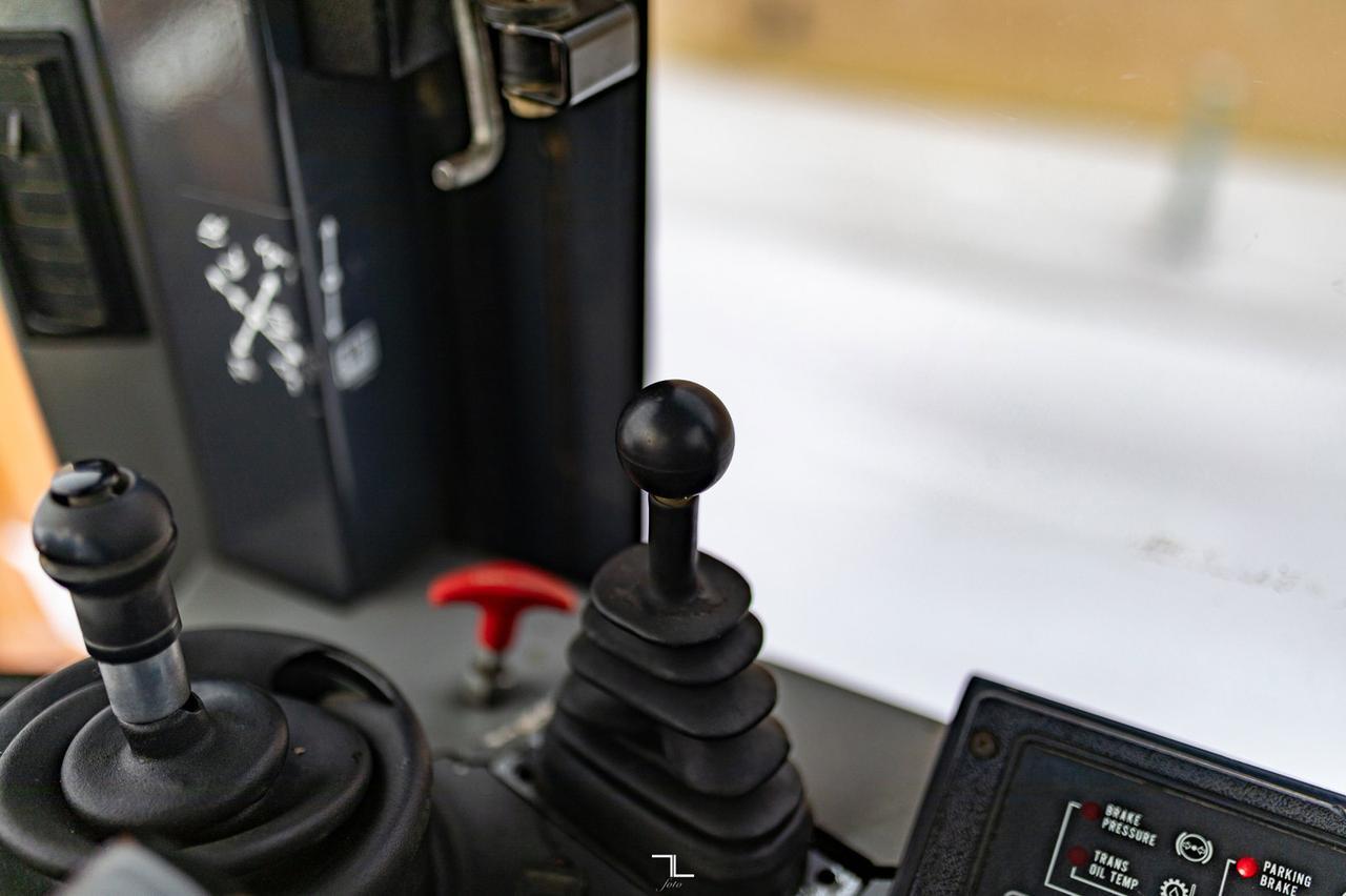 1998 Case 621B XT Wheel Loader Bucket Diesel with 4 Attachments Red Deer AB