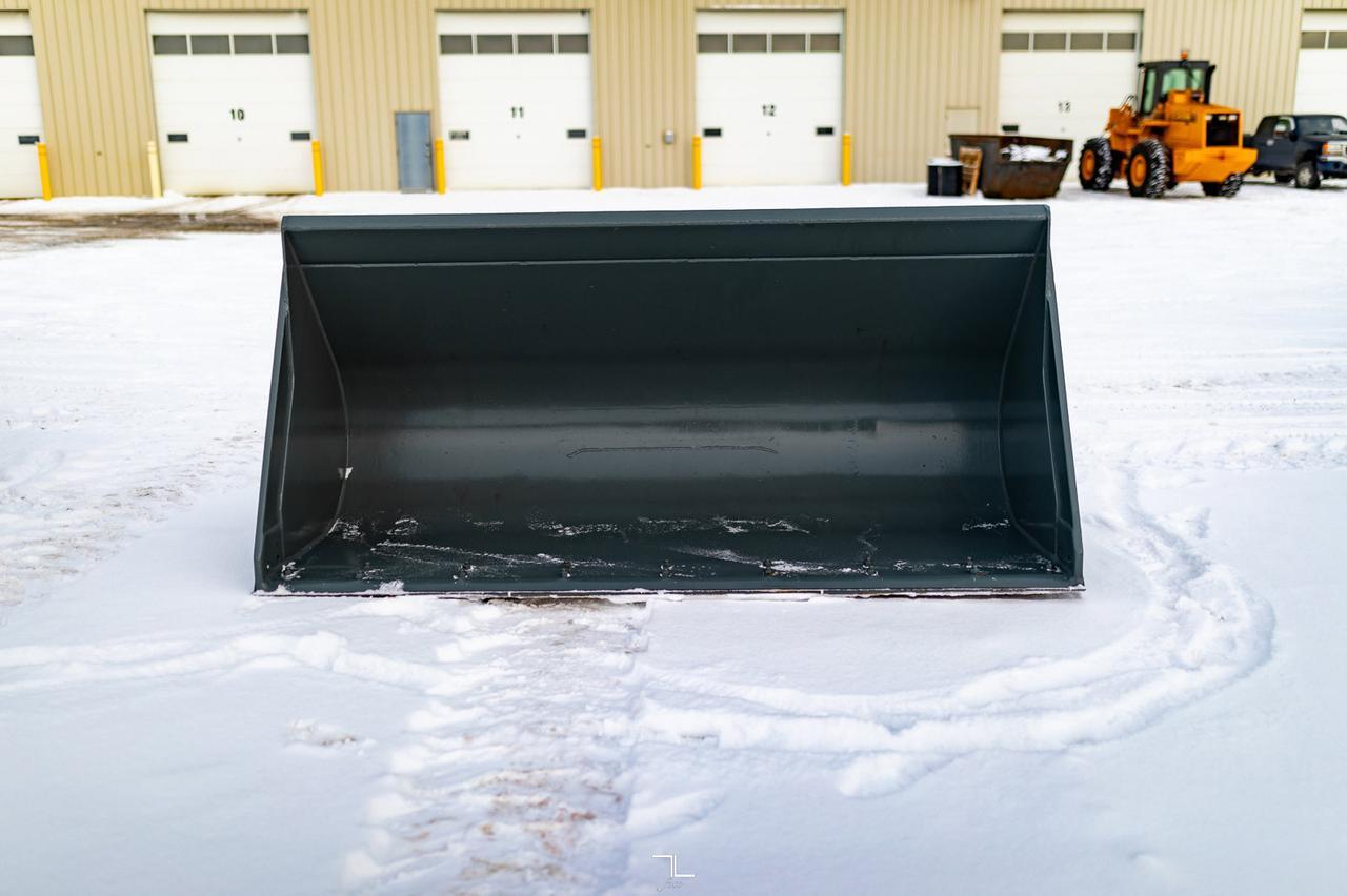 1998 Case 621B XT Wheel Loader Bucket Diesel with 4 Attachments Red Deer AB