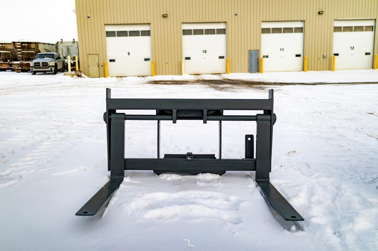 1998 Case 621B XT Wheel Loader Bucket Diesel with 4 Attachments Red Deer AB