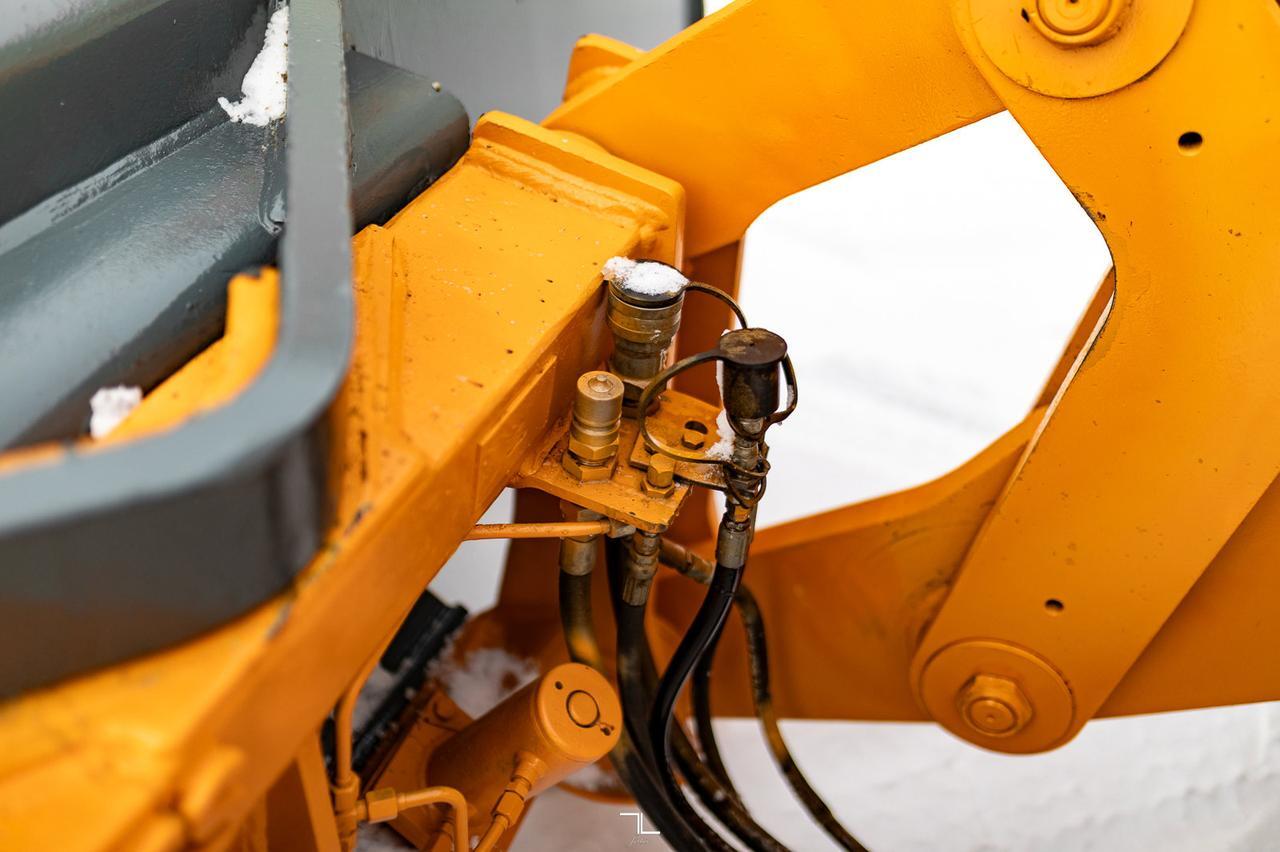 1998 Case 621B XT Wheel Loader Bucket Diesel with 4 Attachments Red Deer AB