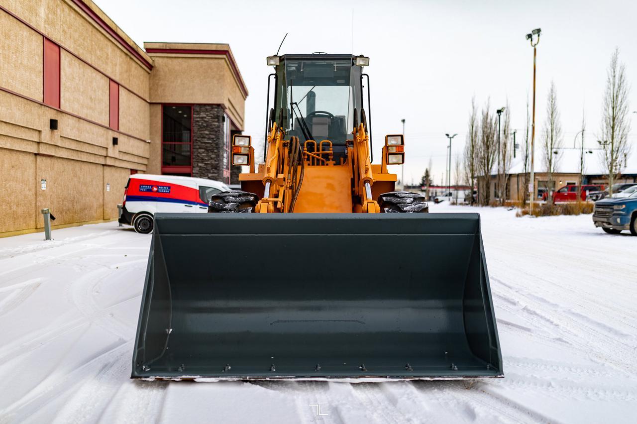 1998 Case 621B XT Wheel Loader Bucket Diesel with 4 Attachments Red Deer AB