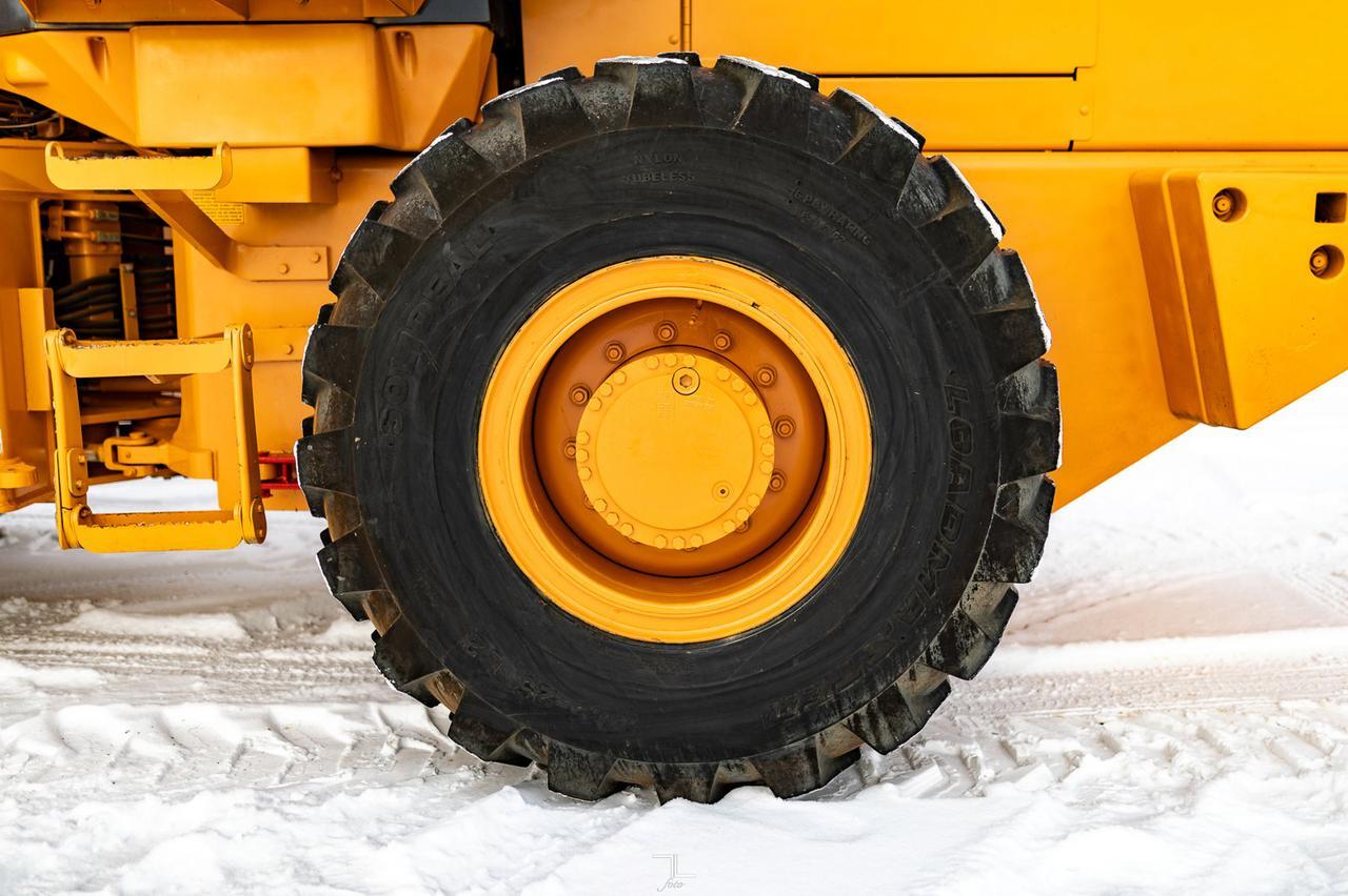 1998 Case 621B XT Wheel Loader Bucket Diesel with 4 Attachments Red Deer AB