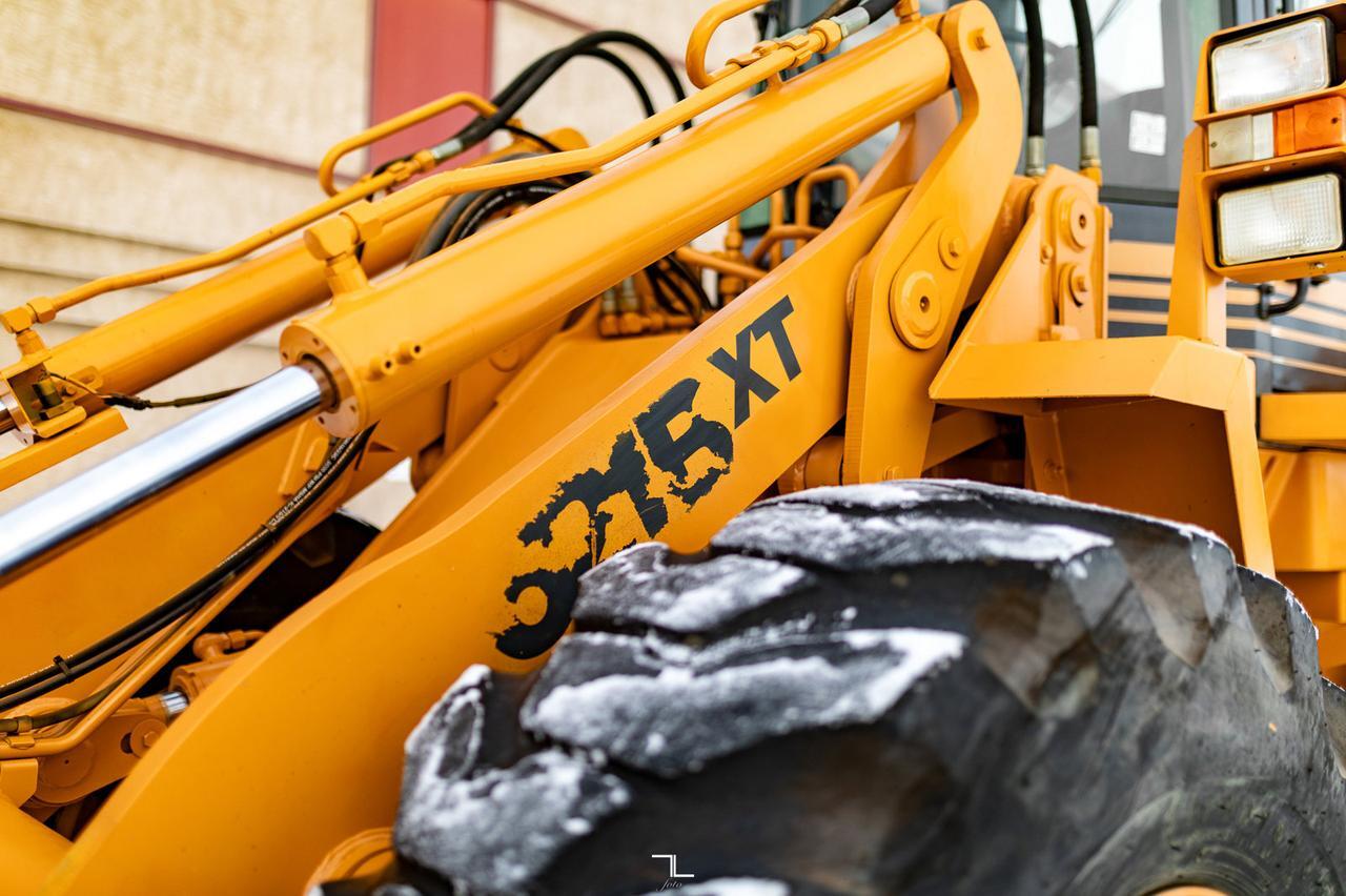 1998 Case 621B XT Wheel Loader Bucket Diesel with 4 Attachments Red Deer AB