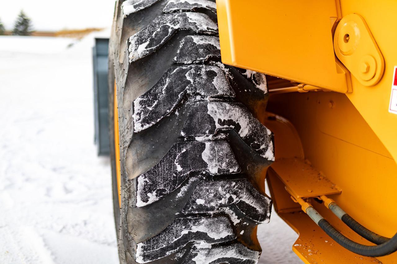 1998 Case 621B XT Wheel Loader Bucket Diesel with 4 Attachments Red Deer AB