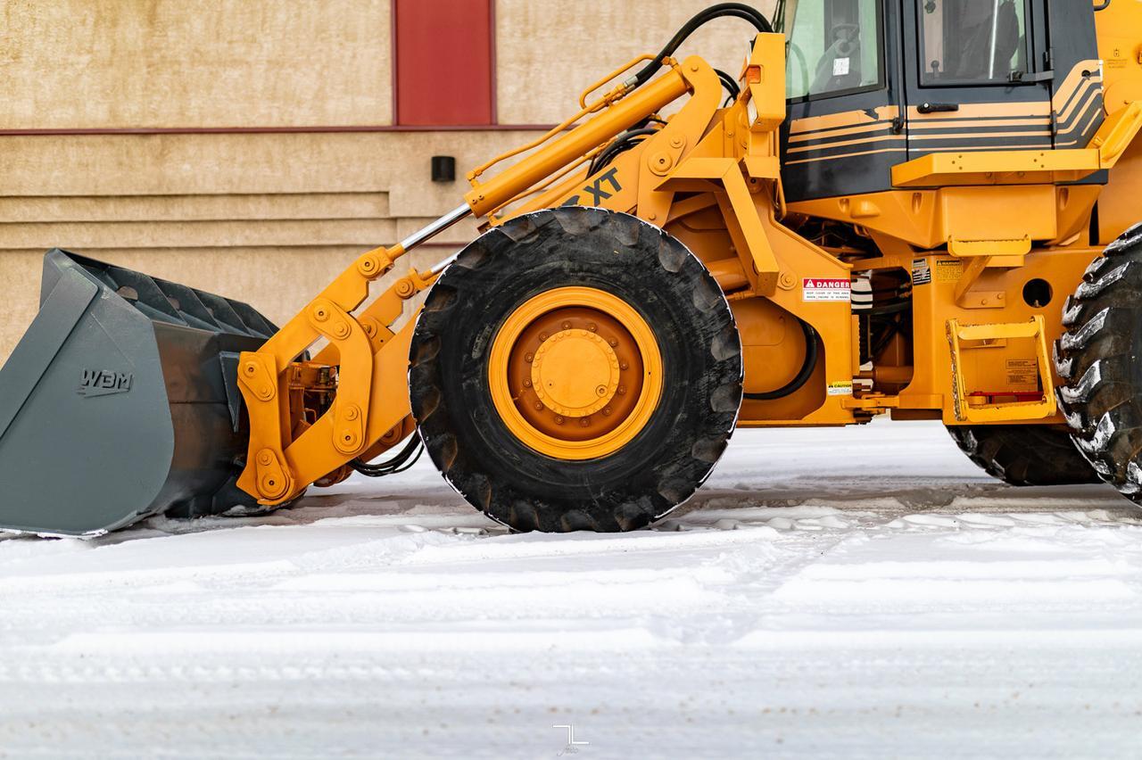 1998 Case 621B XT Wheel Loader Bucket Diesel with 4 Attachments Red Deer AB