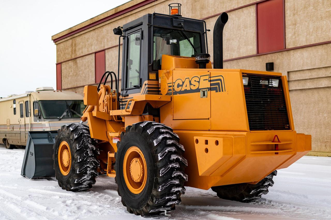 1998 Case 621B XT Wheel Loader Bucket Diesel with 4 Attachments Red Deer AB