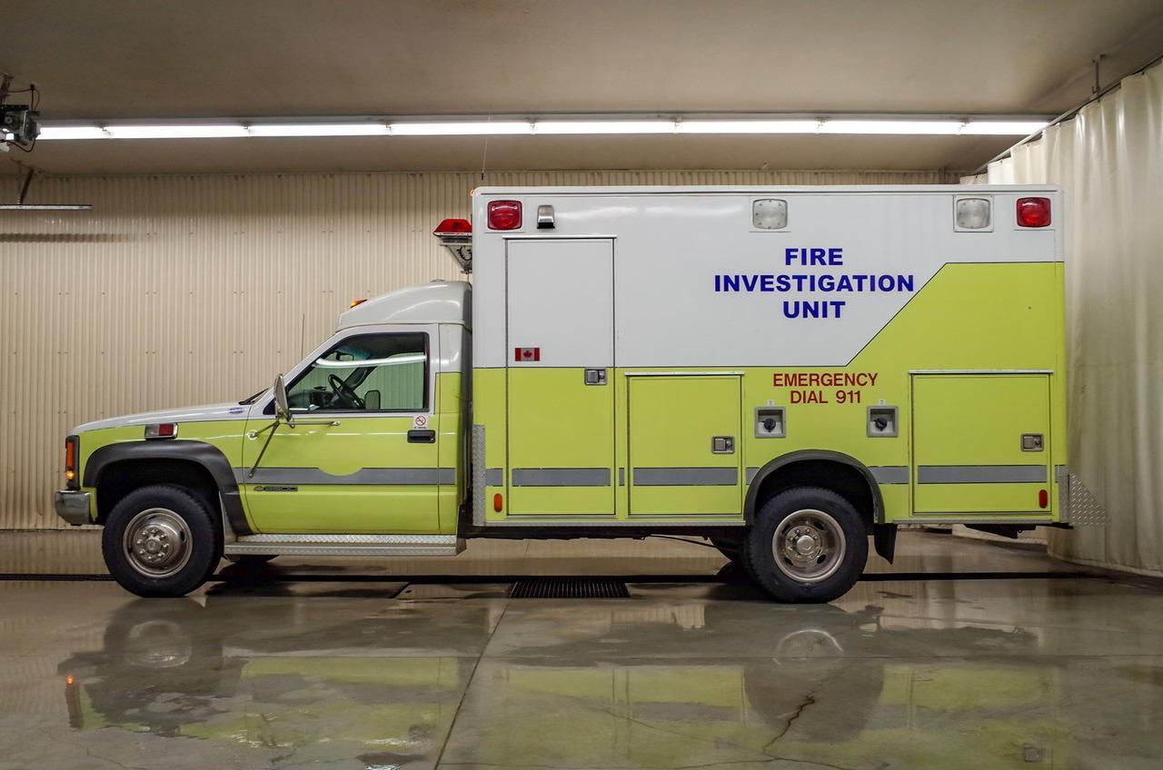 1998 Chevrolet C/K 3500 4X4 DRW AMBULANCE Red Deer AB