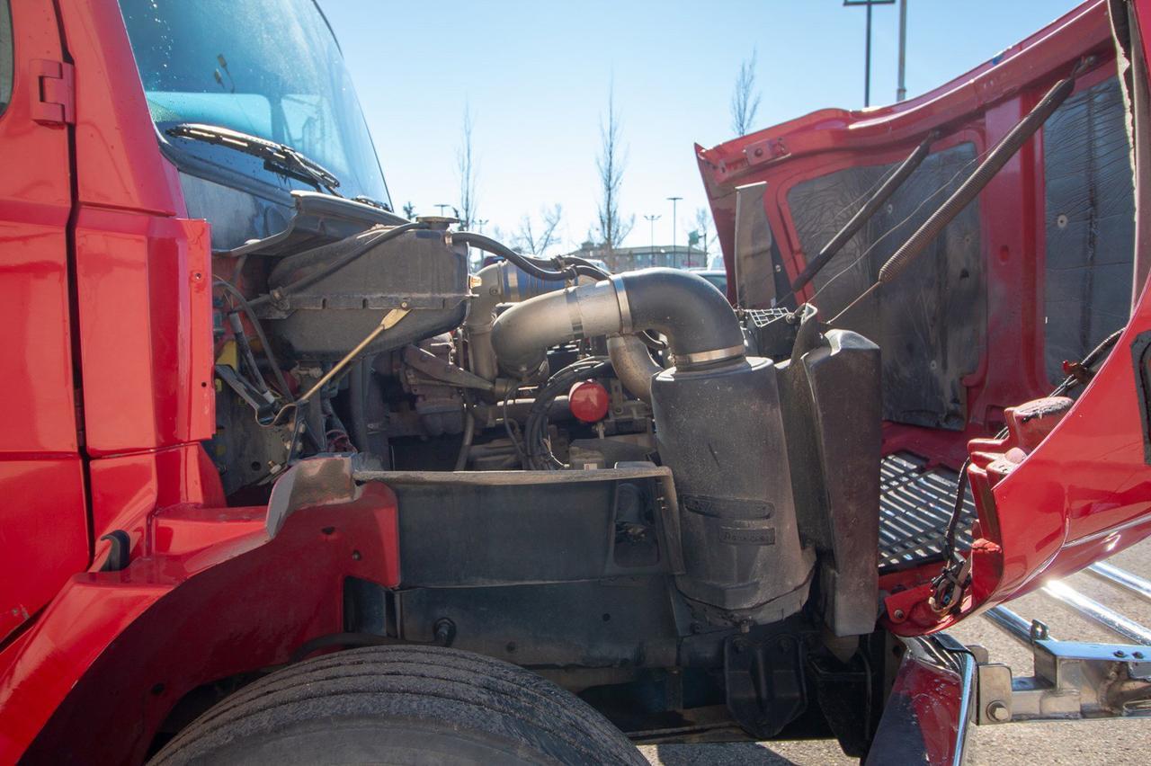 1998 FREIGHTLINER FL70 Coventional Cab Cummins Diesel Red Deer AB