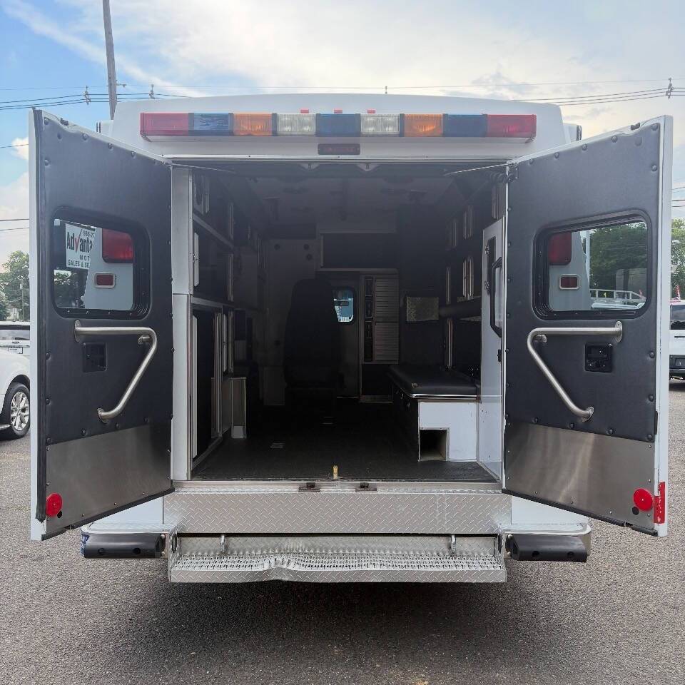 1998 Ford E-Super Duty 2dr Commercial/Cutaway/Chassis Edison NJ