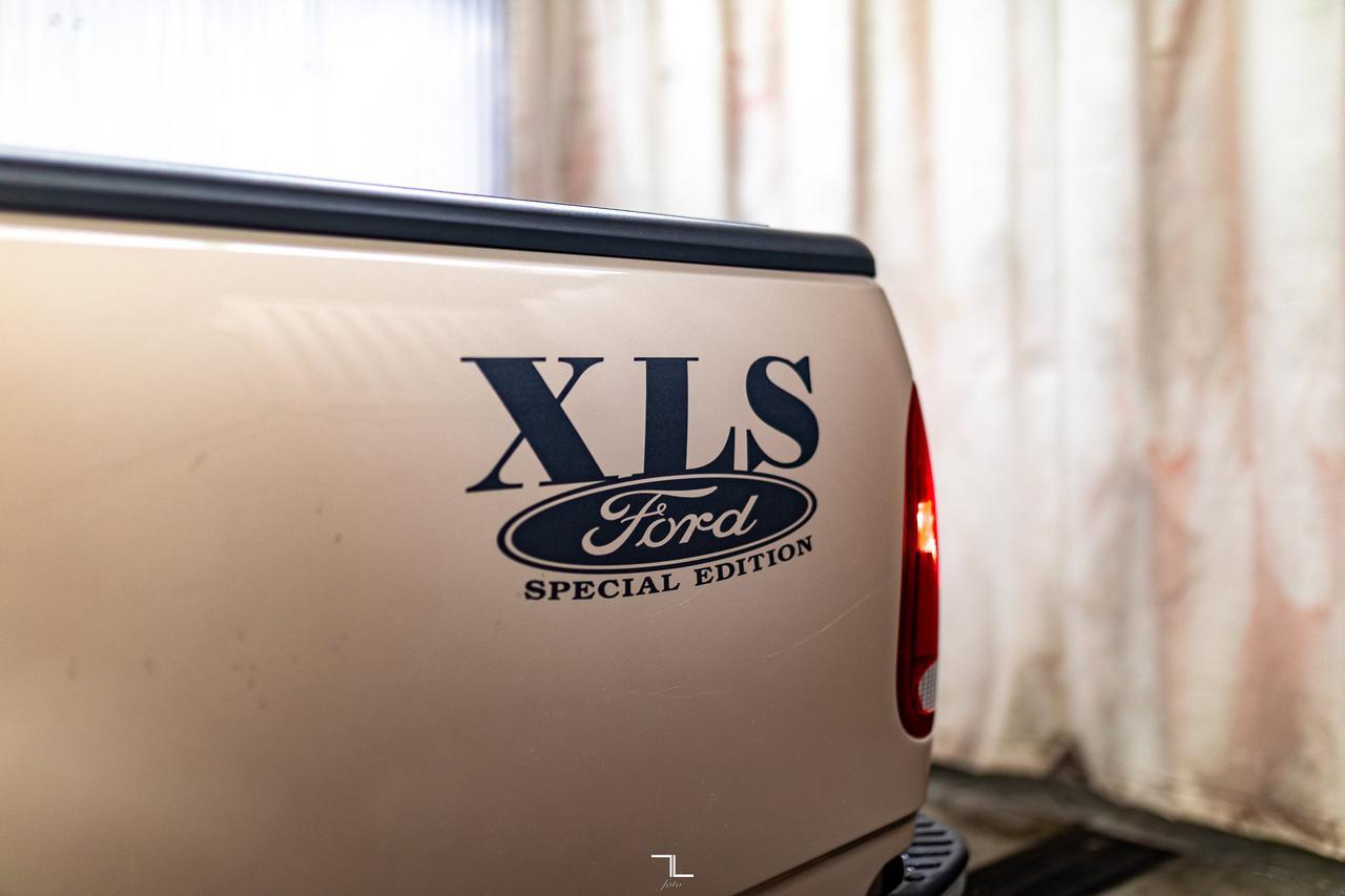 1998 Ford F-150 4x2 Reg Cab XLS Short Box Red Deer AB