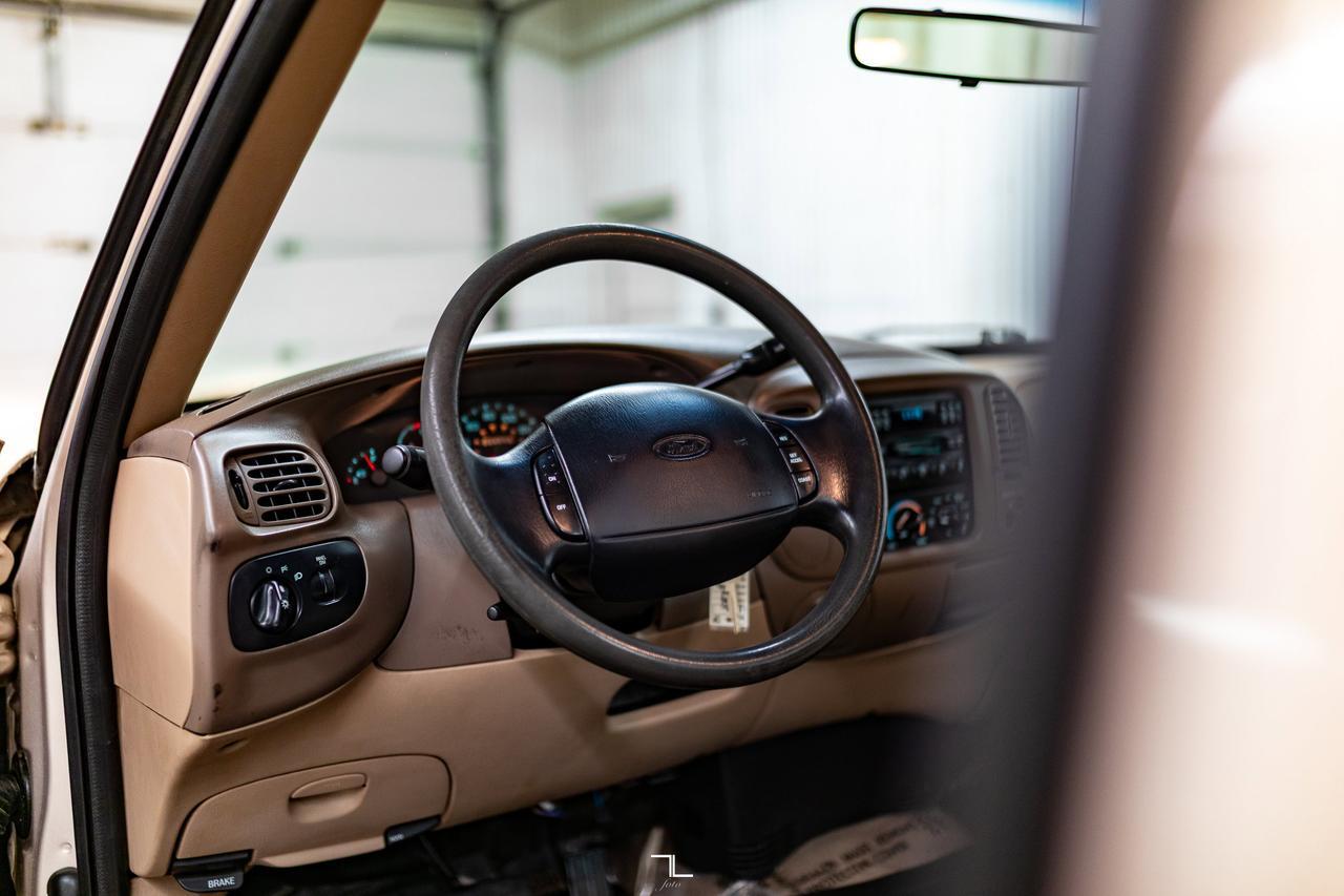 1998 Ford F-150 4x2 Reg Cab XLS Short Box Red Deer AB