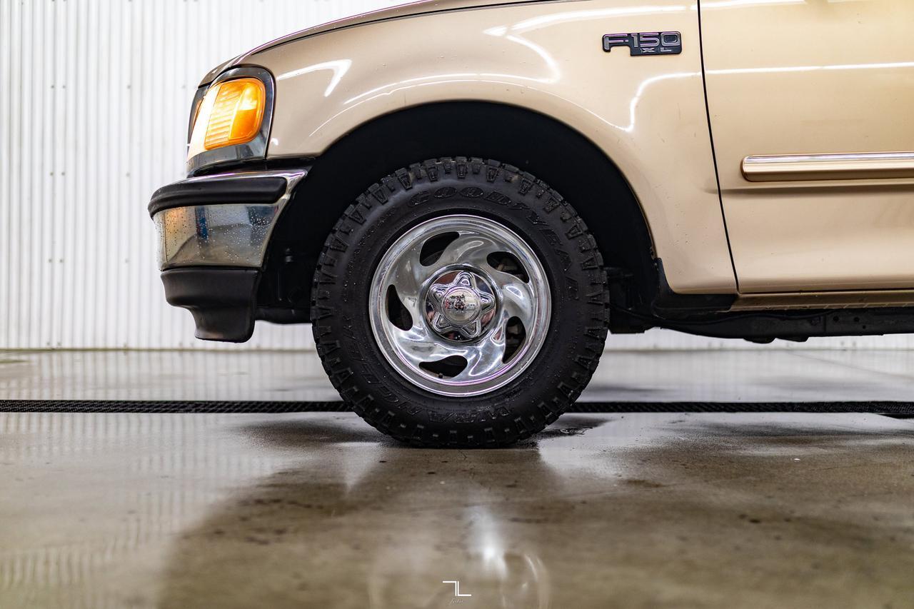 1998 Ford F-150 4x2 Reg Cab XLS Short Box Red Deer AB