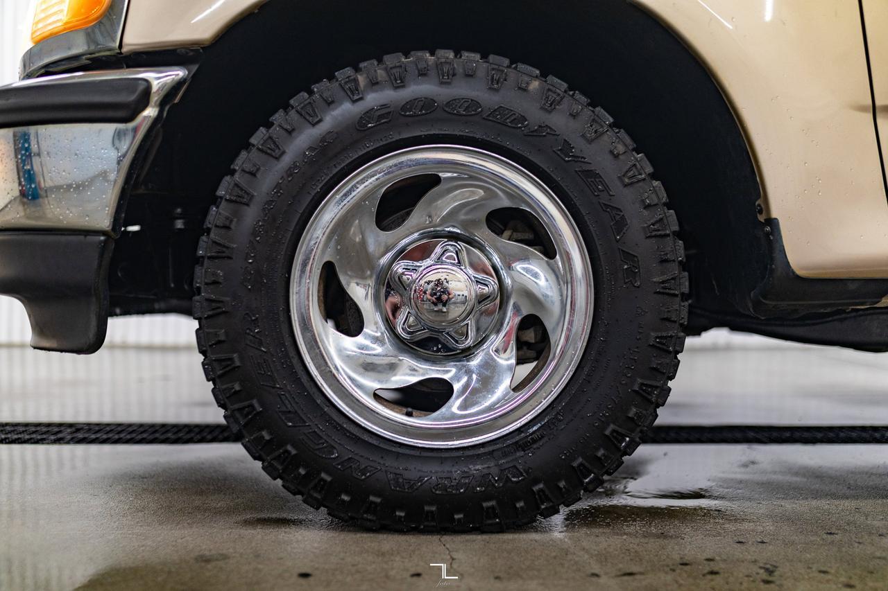 1998 Ford F-150 4x2 Reg Cab XLS Short Box Red Deer AB