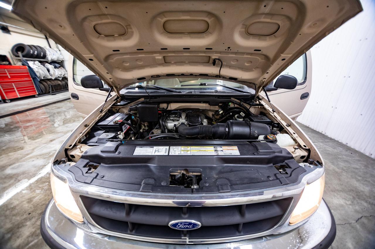 1998 Ford F-150 4x2 Reg Cab XLS Short Box Red Deer AB