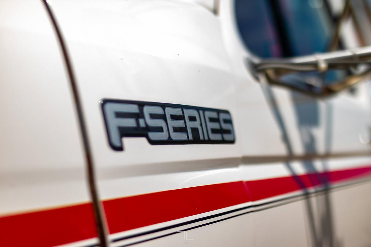 1998 Ford F800 Cab & Chassis Danco 706 Crane Red Deer AB