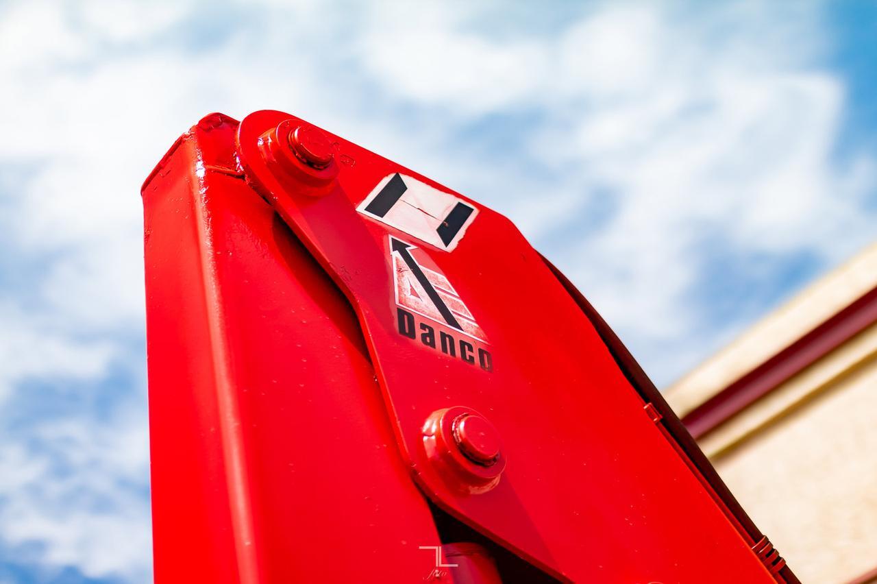 1998 Ford F800 Cab & Chassis Danco 706 Crane Red Deer AB