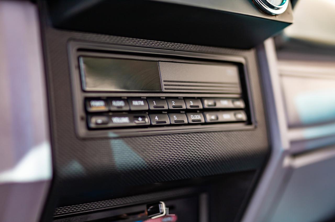 1998 Ford F800 Cab & Chassis Danco 706 Crane Red Deer AB