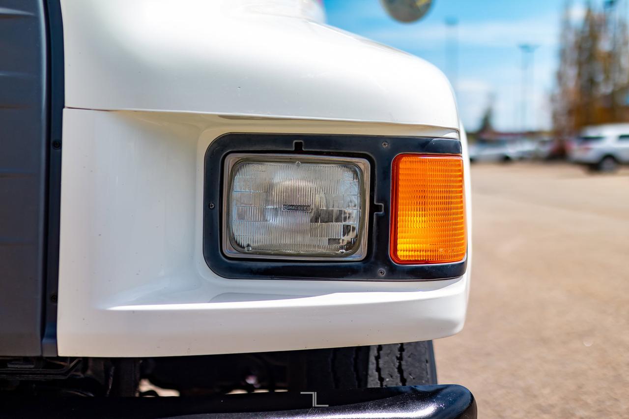 1998 Ford F800 Cab & Chassis Danco 706 Crane Red Deer AB