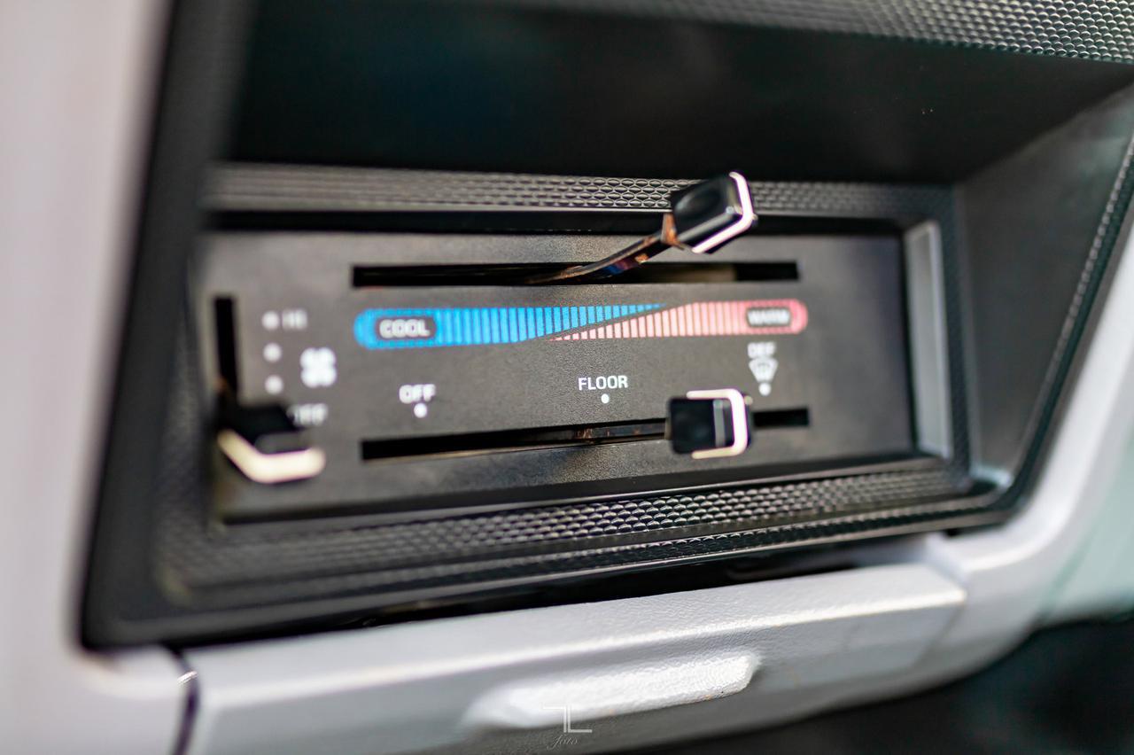 1998 Ford F800 Cab & Chassis Danco 706 Crane Red Deer AB