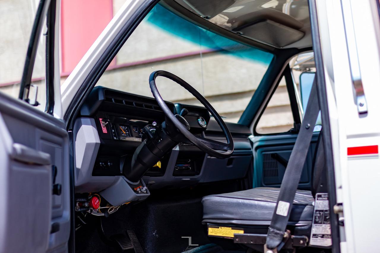 1998 Ford F800 Cab & Chassis Danco 706 Crane Red Deer AB