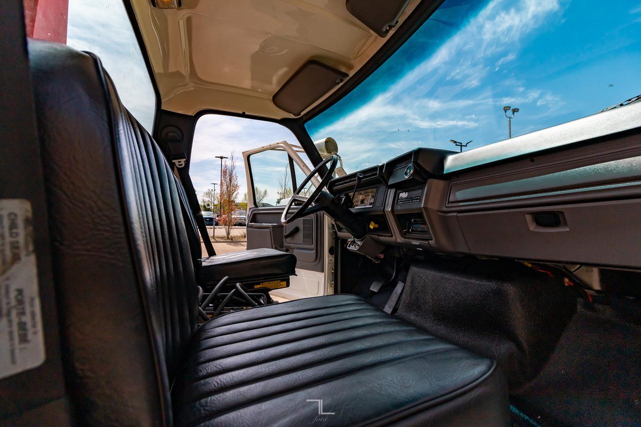 1998 Ford F800 Cab & Chassis Danco 706 Crane Red Deer AB