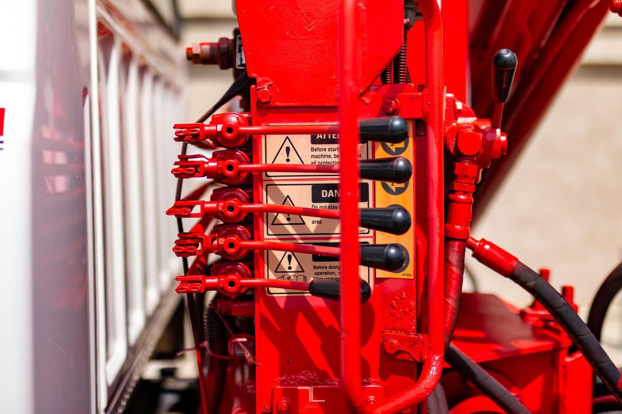 1998 Ford F800 Cab & Chassis Danco 706 Crane Red Deer AB