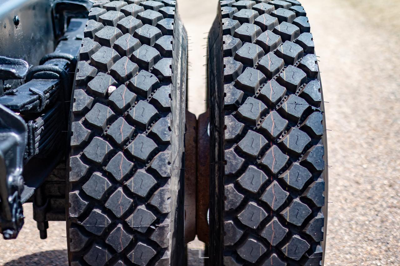 1998 Ford F800 Cab & Chassis Danco 706 Crane Red Deer AB