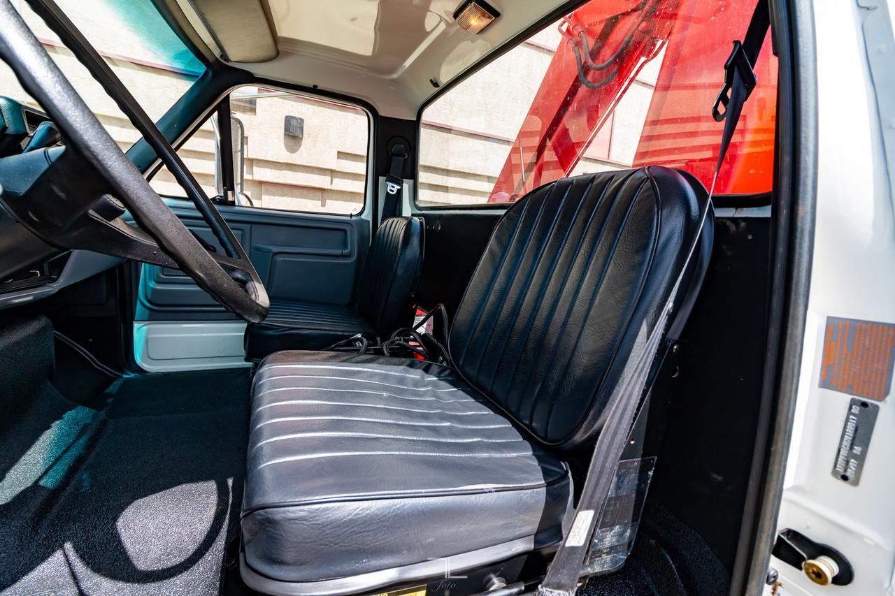 1998 Ford F800 Cab & Chassis Danco 706 Crane Red Deer AB