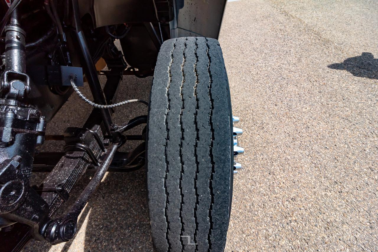 1998 Ford F800 Cab & Chassis Danco 706 Crane Red Deer AB